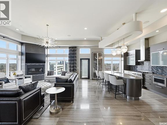 4th image of 702 Broadway Ave #922
