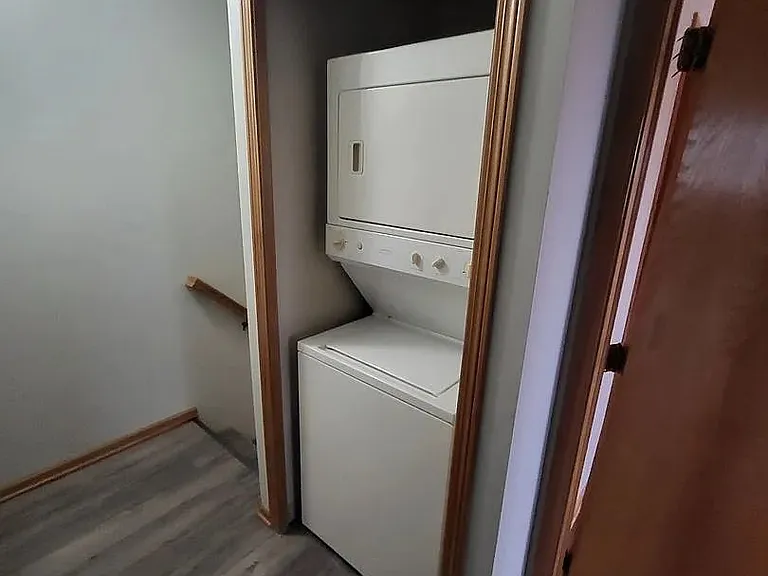 1325 SE Delaware Ave #1 — Photo 8