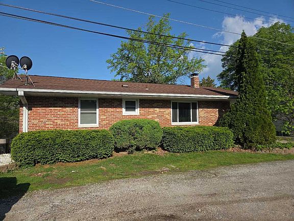 3rd image of 14 Lake Front Dr