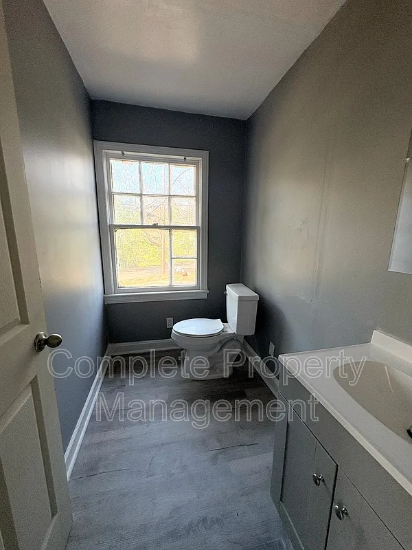3 bed, 1.5 bath, 993 sqft, $1,200 — Photo 4