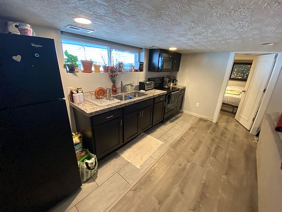 Kitchen (granite counters, new appliances)