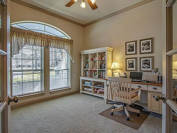 4th image of 2427 Pebble Lake Dr