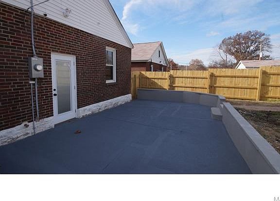 4th image of 6479 Lloyd Ave