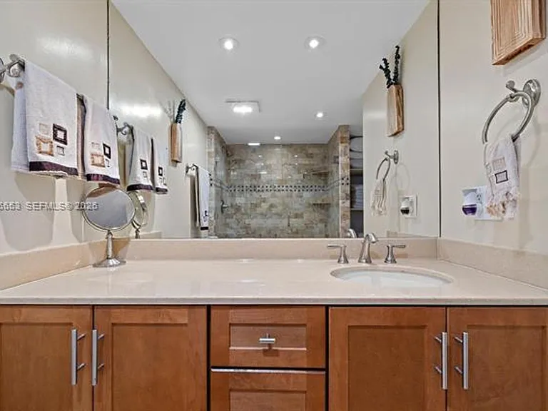 2301 Collins Ave #519 — Photo 34