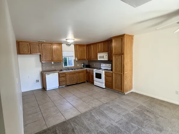21600 Loop St APT C, Tehachapi, CA 93561