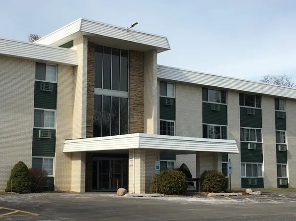 375 W Winchester Rd APT 102, Libertyville, IL 60048