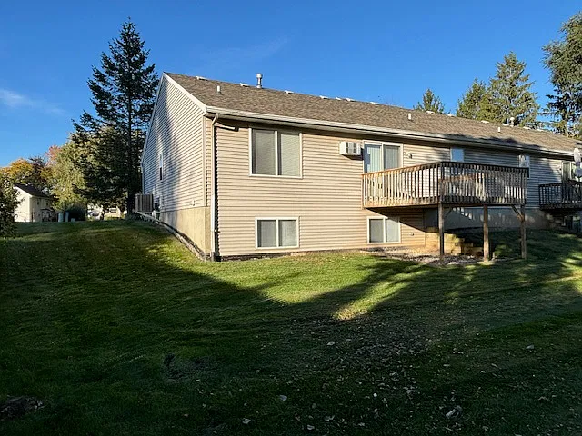 2 bed, 1.5 bath, 1054 sqft, $1,700 — Photo 3