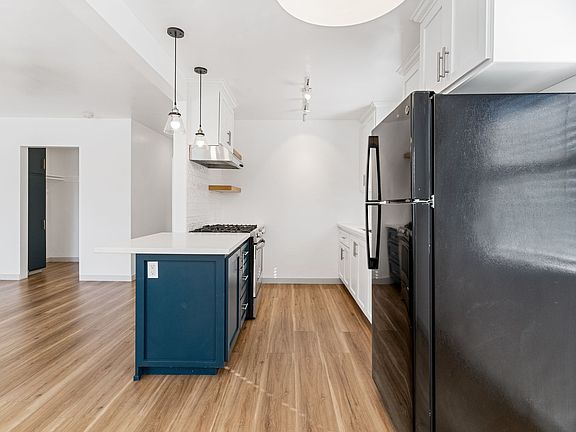 5th image of 936 Cedar Ave APT 7