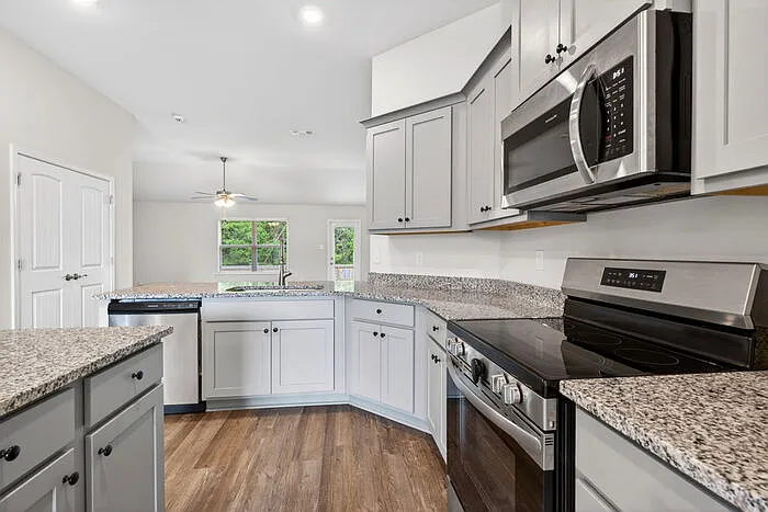 15740 Rachael Dr — Photo 11