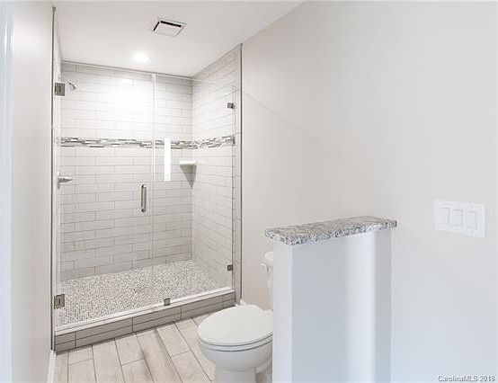 4th image of 4865 White Oak Ln