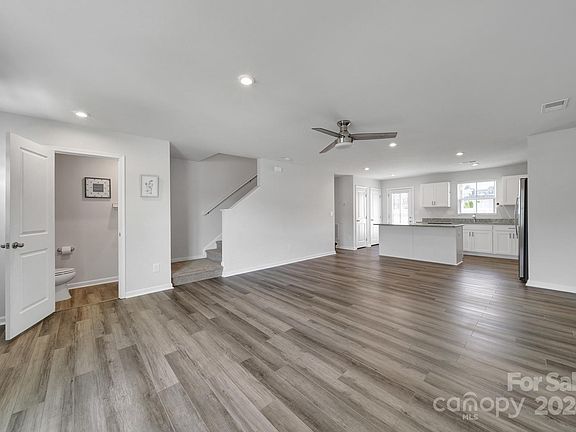 4th image of 134 Crownpiece St