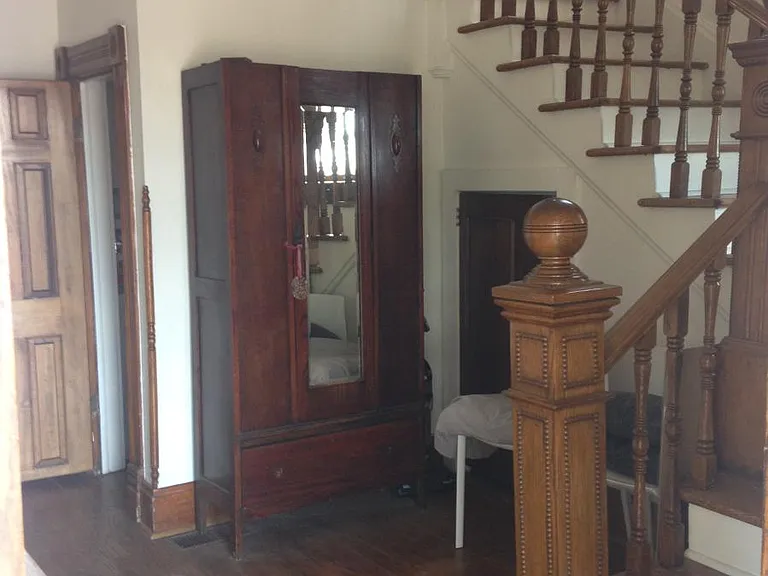 216 Broadway Blvd SE — Photo 2