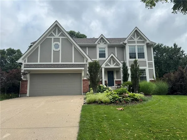 22413 W 53rd St, Shawnee, KS 66226