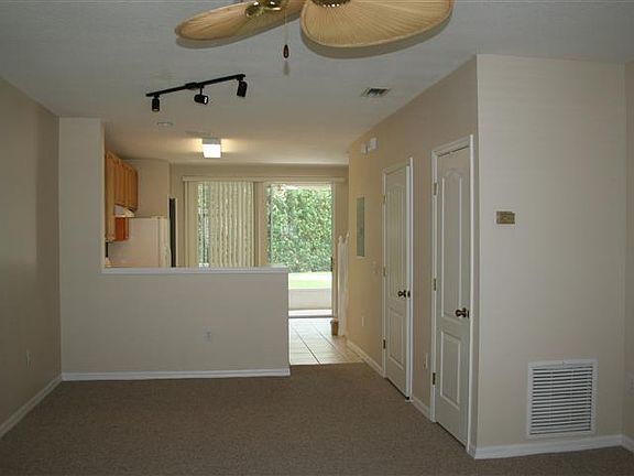 3rd image of 1325 Hampton Park Ln