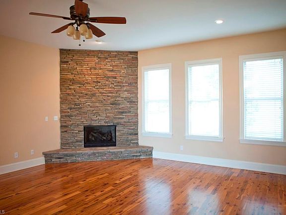 3rd image of 611 Mashie Dr