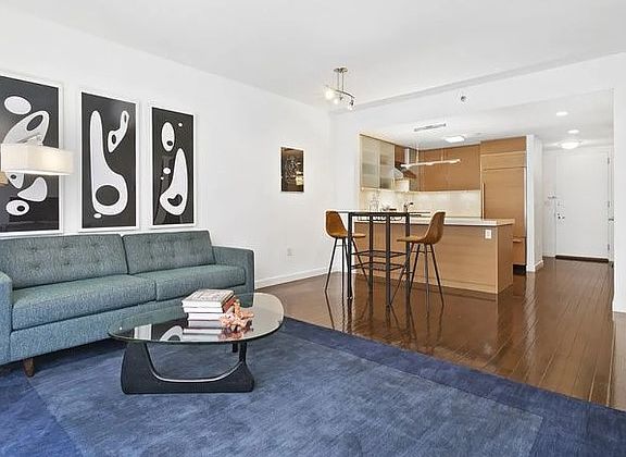3rd image of 462 W 58th St APT 4E
