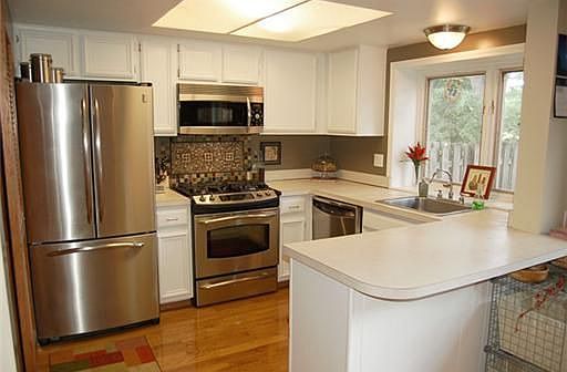 5th image of 3317 Burbank Dr