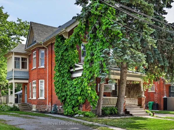 121 Romaine St, Peterborough, ON K9J 2C1