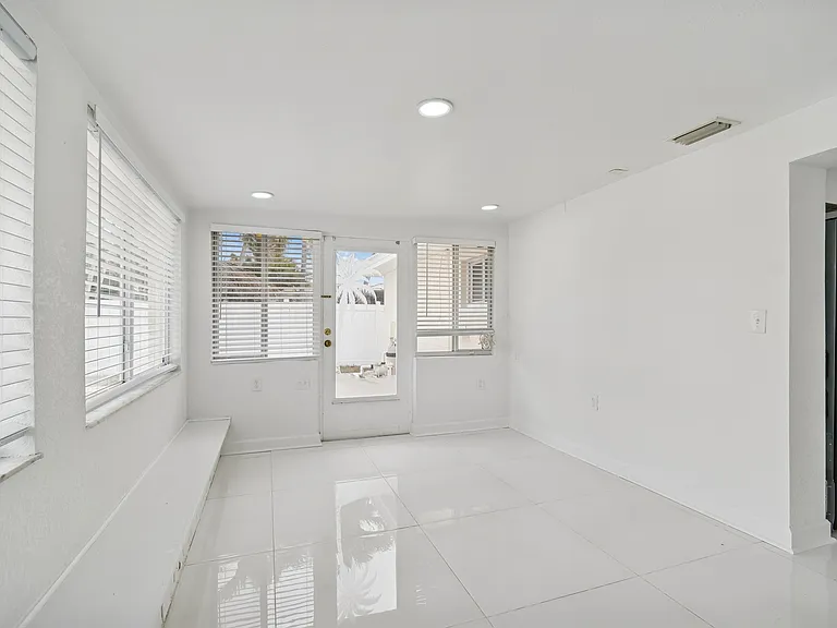 455 81st Ave — Photo 28