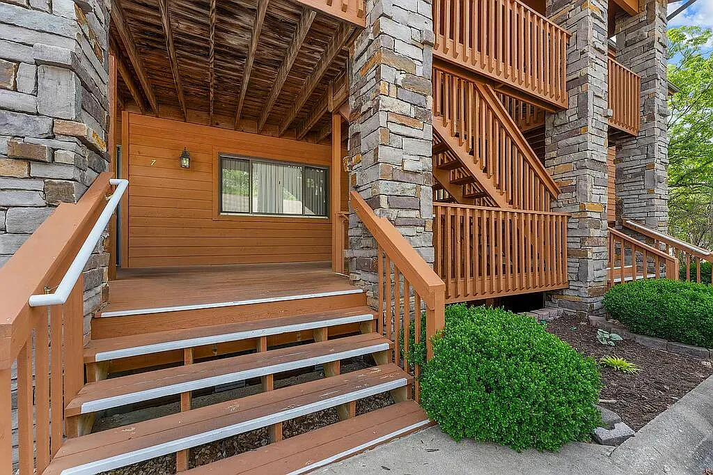 2 bed, 2.0 bath, 1186 sqft, $1,600 — Photo 3