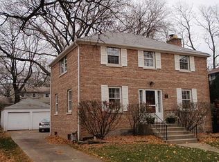907 N President St, Wheaton, IL 60187