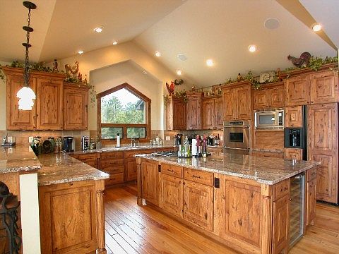 Granite Counters, Wood Floors
