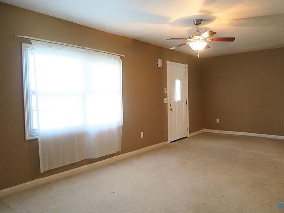5th image of 736 Hanson St