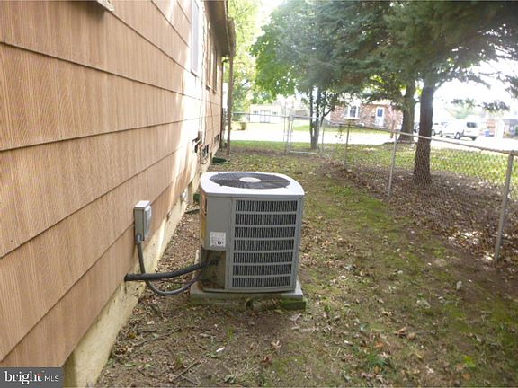 5th image of 417 Hillcrest Ave