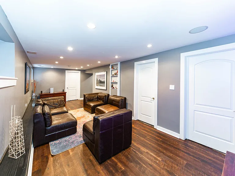 2243 N Monticello Ave — Photo 19