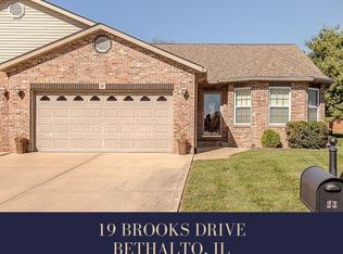 19 Brooks Dr, Moro, IL 62010