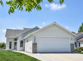 2933 35th St S, Moorhead, MN 56560