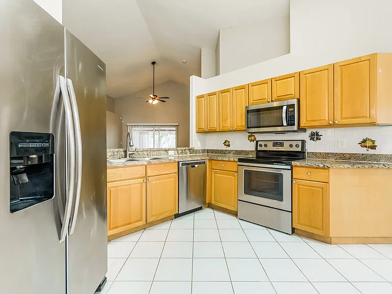 1718 Putney Cir — Photo 7