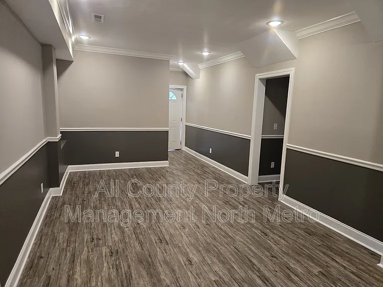 545 Lakeview Dr #B — Photo 17