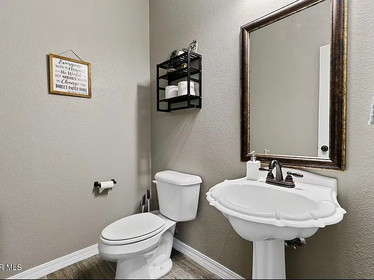 904 Cottage Pl — Photo 29