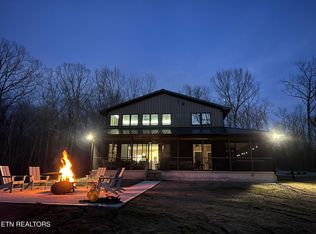 1532 E Overlook Rd, Monterey, TN 38574