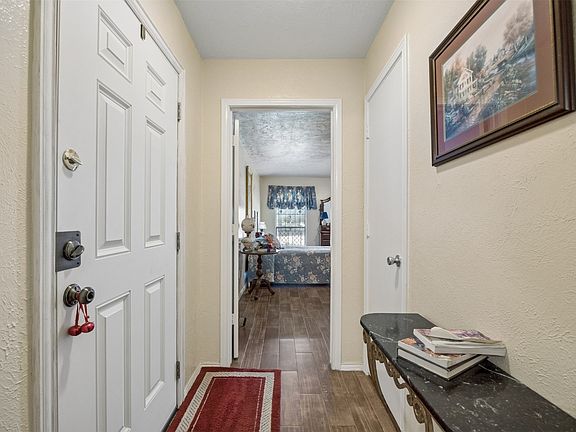 4th image of 2903 Country Place Ct