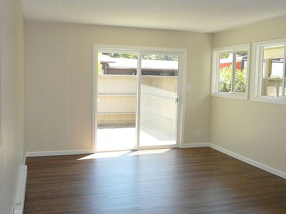 5th image of 2320 Solano Ave