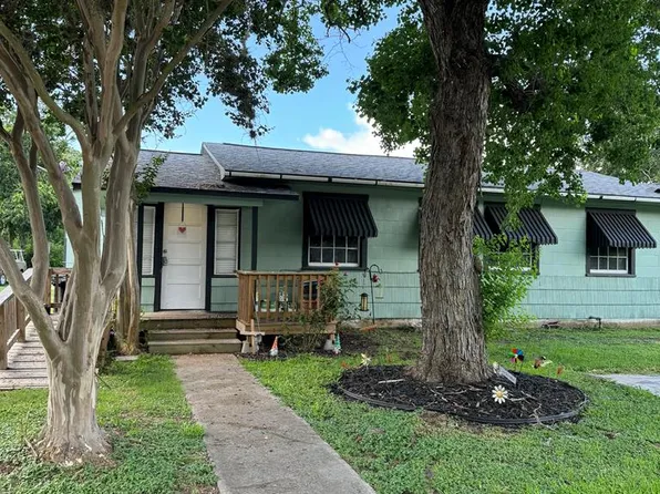 411 & 411-1/2 Humphrey Ave, Palacios, TX 77465