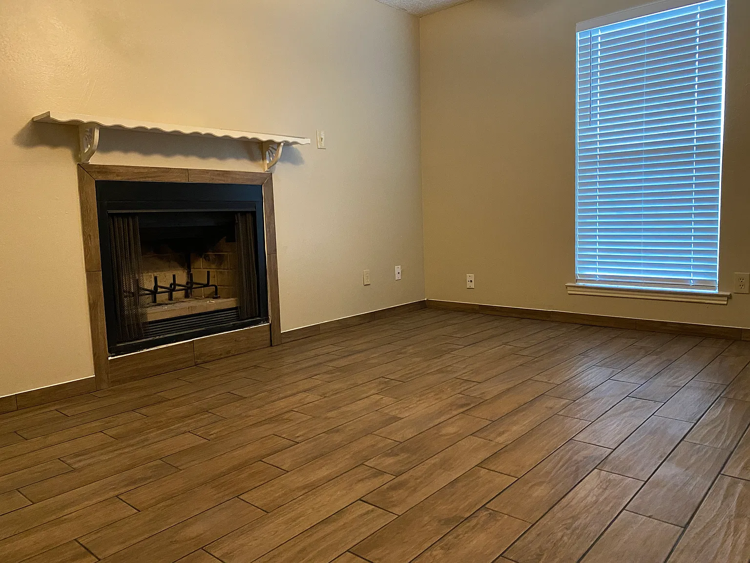 2 bed, 2.5 bath, 1128 sqft, $1,395 — Photo 2