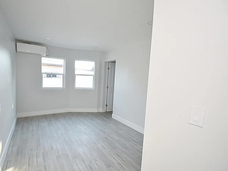 3445 Newton Ave — Photo 8