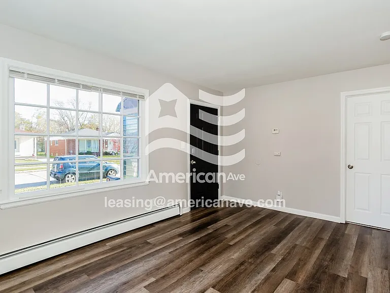 834679_004_wm_-_living_room_13338098.jpg