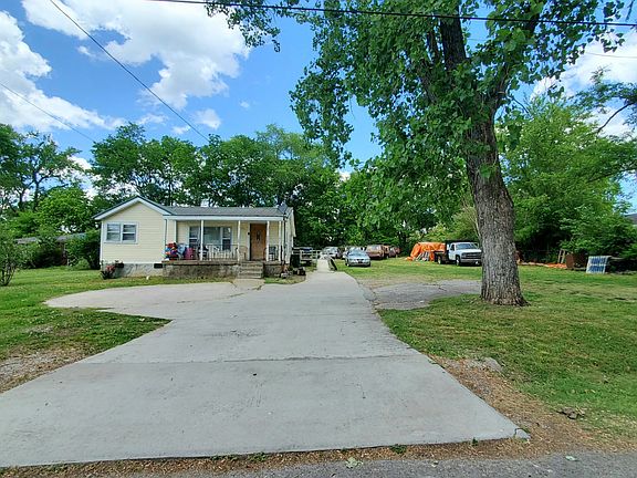2nd image of 504 Demoss St