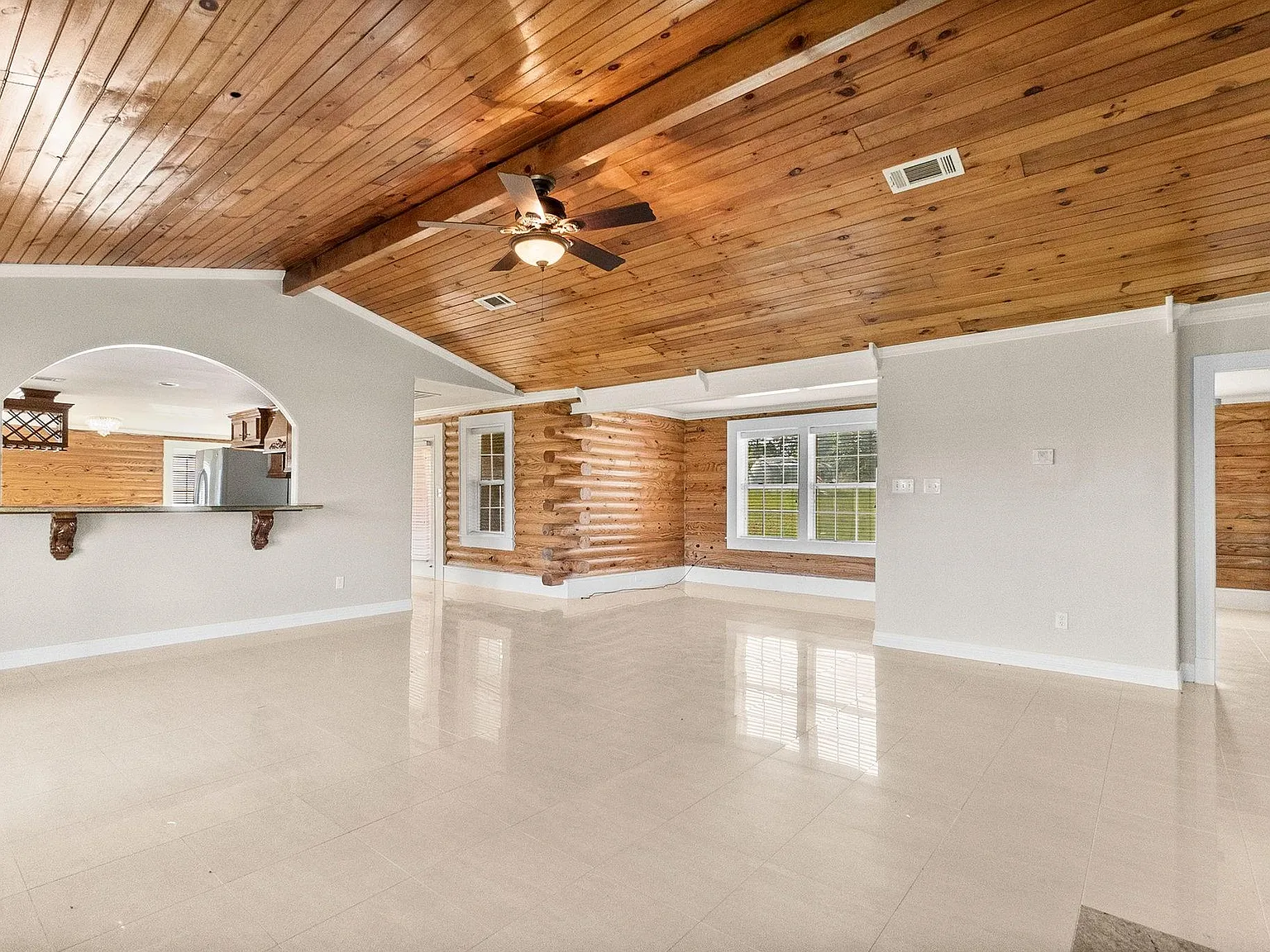 2 bed, 2.5 bath, 2090 sqft, $1,800 — Photo 4