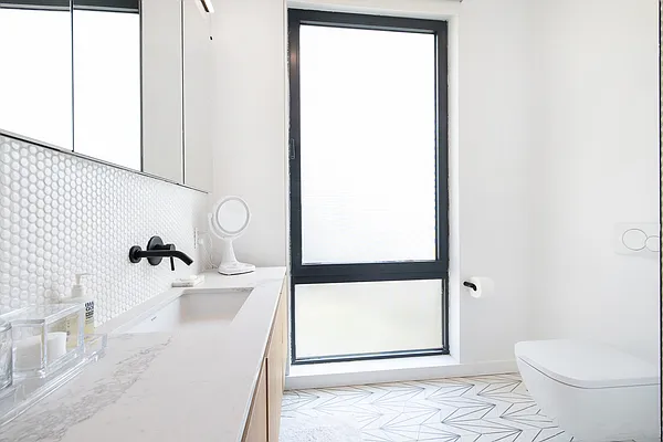 Sold by Brick&Mortar | media 18