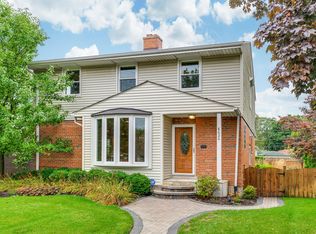 8626 E Prairie Rd, Skokie, IL 60076