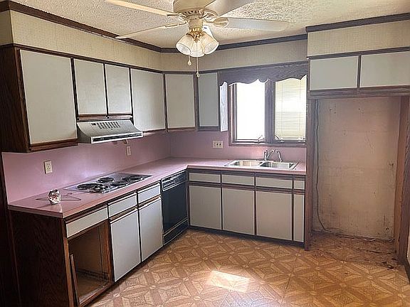 3rd image of 1523 W Parrish Ave