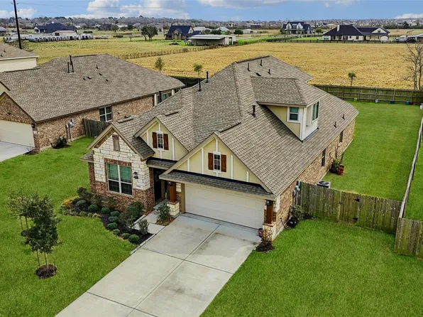 15014 Lake Shore Ave, Mont Belvieu, TX 77523