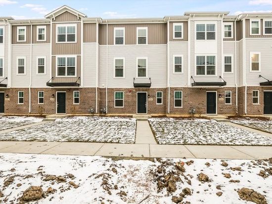 1121 Dock St, Des Plaines, IL 60018