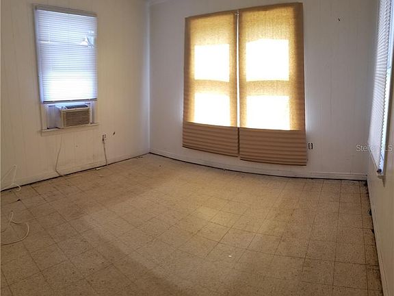 5th image of 3816 N Whittier St