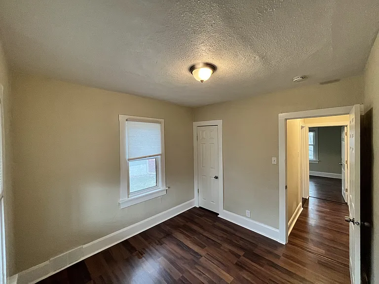 2809 Columbia St — Photo 5